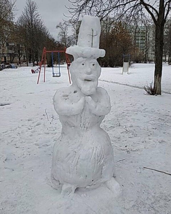 Снежные шедевры. Самые необычные снеговички (фото) Снежные шедевры. Самые необычные снеговички (фото)