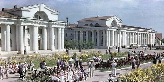 Последний год сталинской эпохи в цвете Последний год сталинской эпохи в цвете