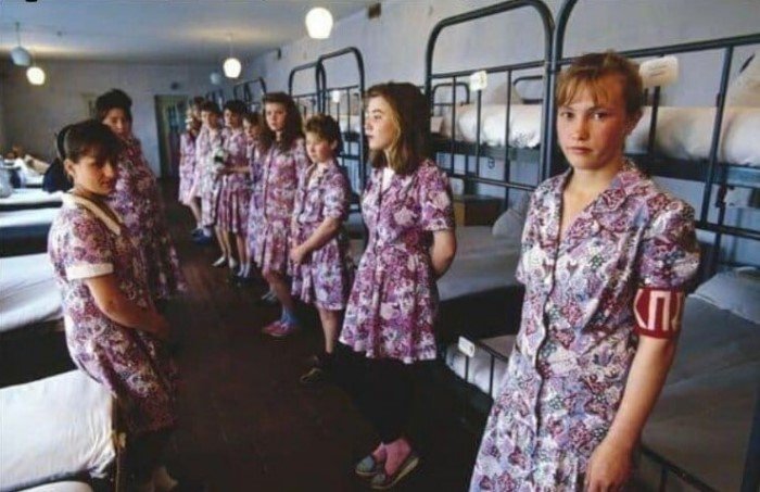 Школьницы, студентки, проститутки: как выглядели молодые россиянки в 90-х Школьницы, студентки, проститутки: как выглядели молодые россиянки в 90-х